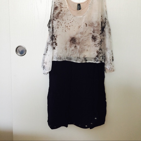 SALE! | White & Black Mini Dress - Picture 2 of 2