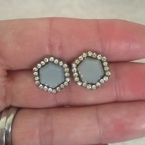 Beautiful Earrings (nwt) - Picture 3 of 5