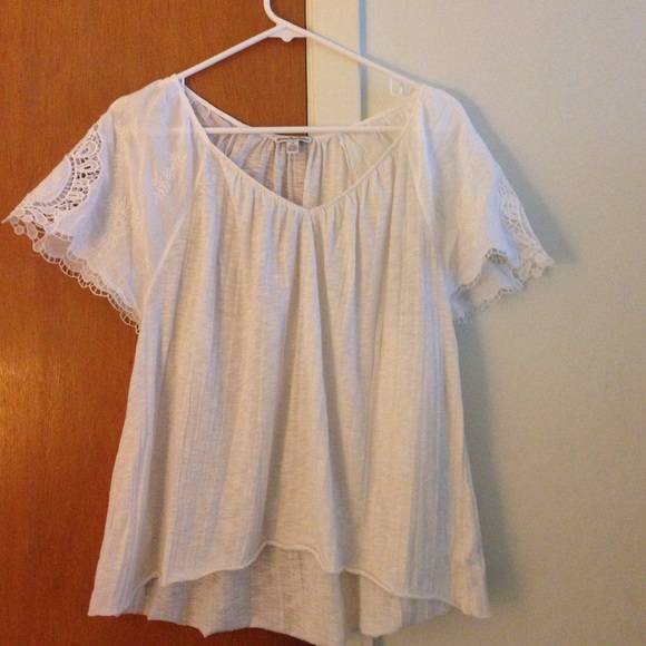 American Eagle Embroidered Blouse