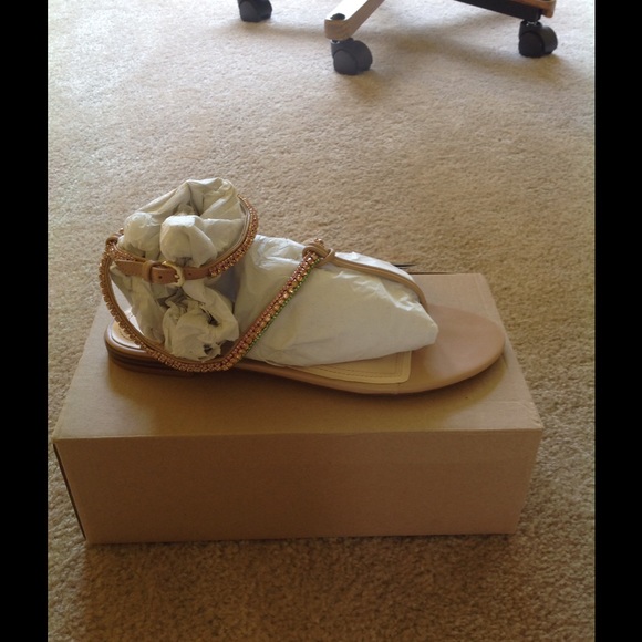 SOLD!!! Rhinestones Sandal, New with Tags. Size 8 - Picture 2 of 4