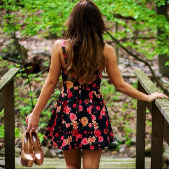 Forever 21 Dresses & Skirts - Floral mini dress