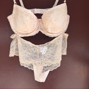 Gap lace lingerie set