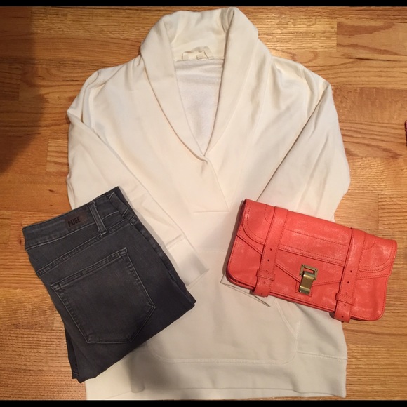 🚫 SOLD - cream jcrew v-neck sweatshirt - Picture 3 of 4