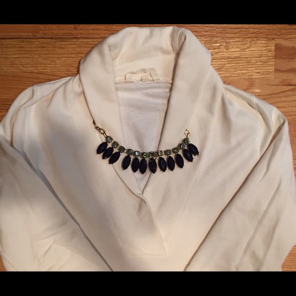 🚫 SOLD - cream jcrew v-neck sweatshirt - Picture 4 of 4