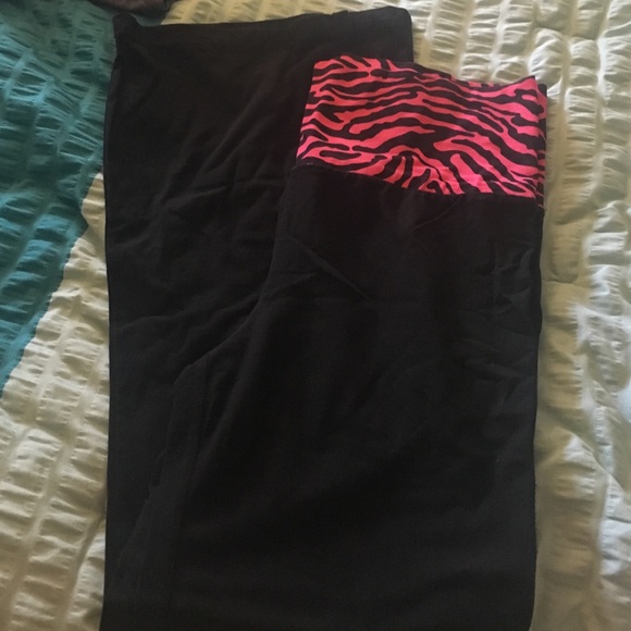 No boundaries size large black yoga pants