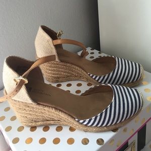 Espadrilles with navy and white stripes