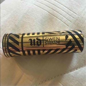 UD Gwen Stefani lipstick