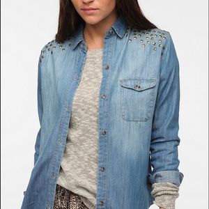 BDG pyramid stud chambray shirt sz s