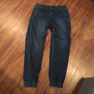 Dark wash jogger Jean