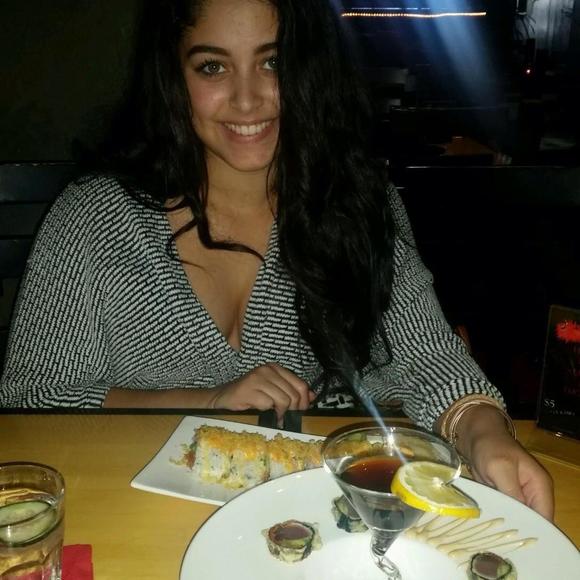 Meet your Posher, Ajalaa - Picture 1 of 1