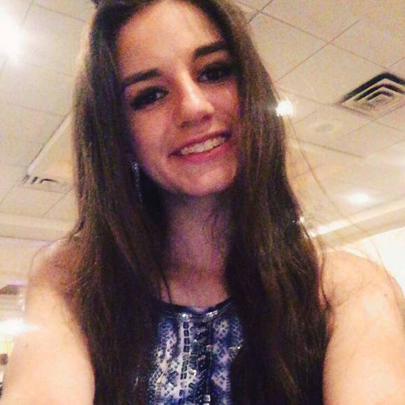 Meet your Posher, Carly - Picture 1 of 1