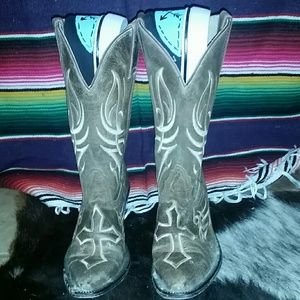 Justin pointed toe boots!