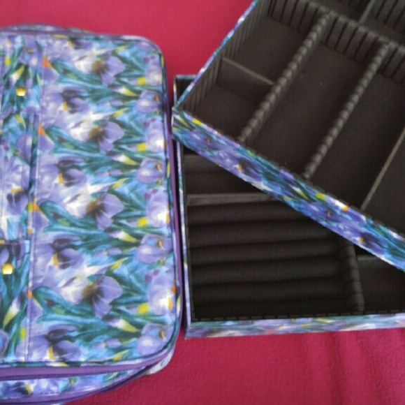 JM New York Jewelry case