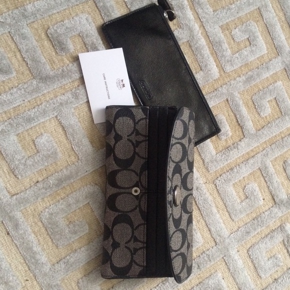 Coach Wallet - Picture 3 of 4