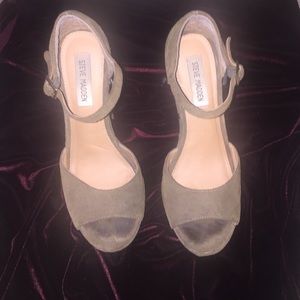 Steve Madden Olive Suede Heels