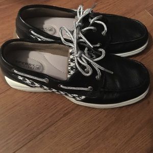 Black and white patterned Sperry shoes
