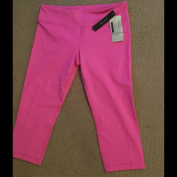 Under Armour Pants - NWT Under Armor UA studio Hot Pink Crops Medium