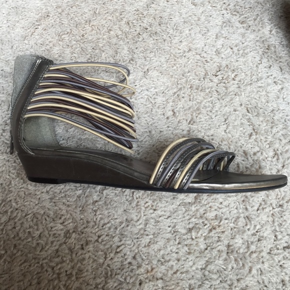 Elastic band metallic wedge sandal - Picture 2 of 4