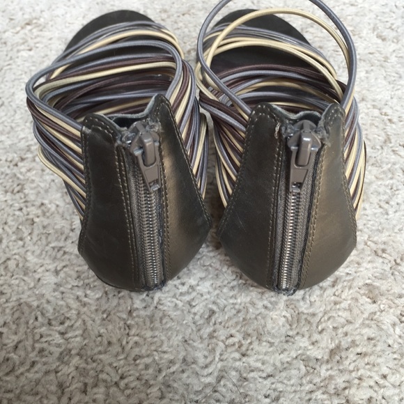 Elastic band metallic wedge sandal - Picture 3 of 4