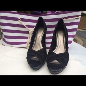 Tahari shoe- 9M; gently worn, 3 inch heel