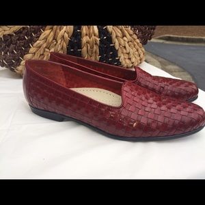 Trotters flats ( basket weave pattern)