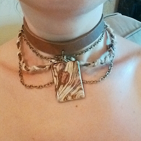 SOLD ❌❌❌ Natural stone and sari thread choker - Picture 2 of 4