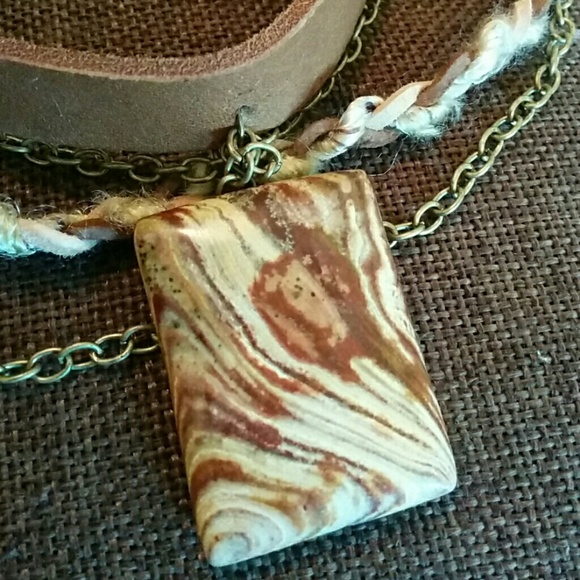 SOLD ❌❌❌ Natural stone and sari thread choker - Picture 4 of 4