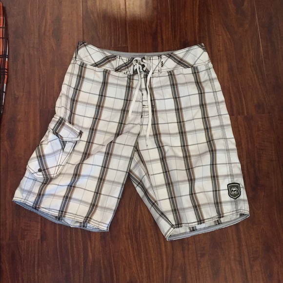 NWOT Men's Billabong board shorts. Size 34
