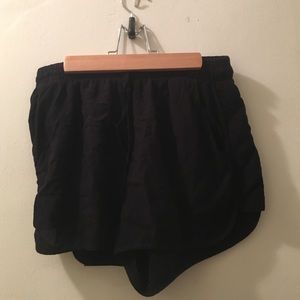 Super soft drawstring tie and pockets, not brandy