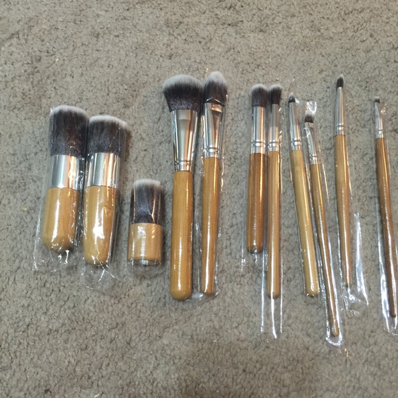 Bamboo Handle 11 PC Kabuki Brush Set - Picture 2 of 3