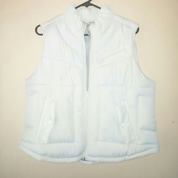 Junior's white puffy vest