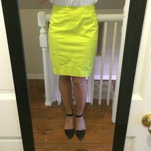 High waisted pencil skirt perfect for work!