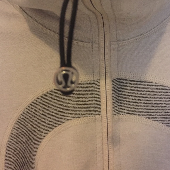 Lululemon Jacket - Picture 2 of 4