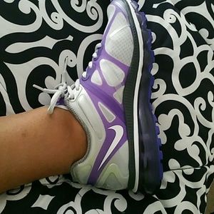 Women's nike running shoe.