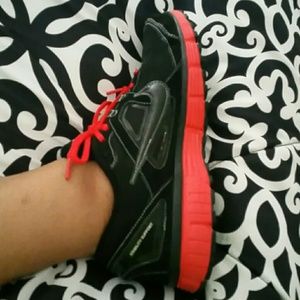 Very EUC men's nike dual fusion st