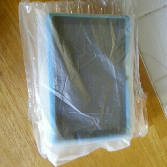 Light blue Android tablet - Picture 3 of 3