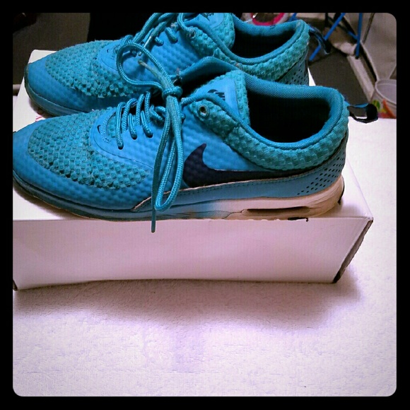 Worn womens Nike thea