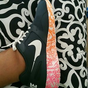 Women's nike 9.5 in size