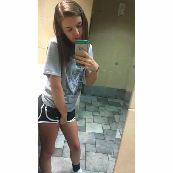 Meet your Posher, Madyson - Picture 1 of 1