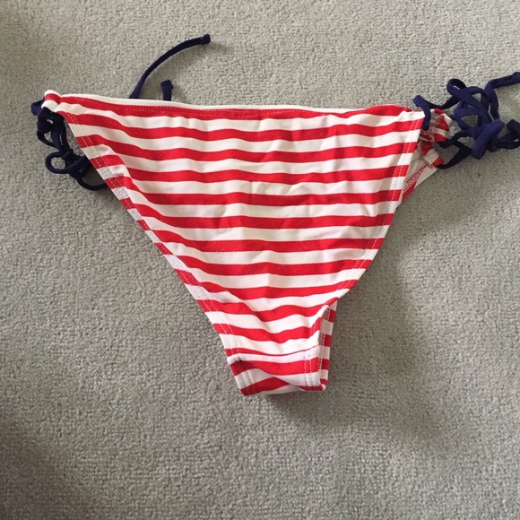 Striped bikini - Picture 2 of 2