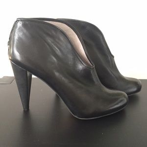Vince Camuto black heel booties 7.5