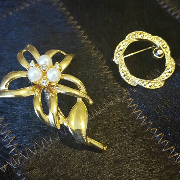 2 Brooch Bundle Gold Vintage