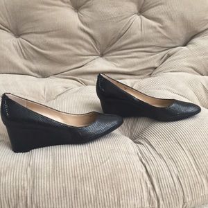 Tahari Bobby Black Wedges