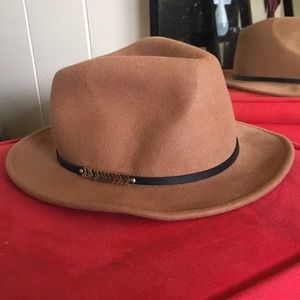 Vince Camuto hat