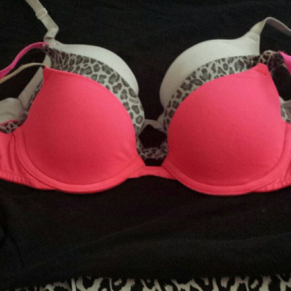 3 32A VS Pink Pink Bras