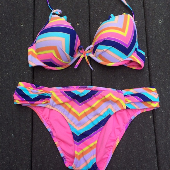 32B VS Chevron Swim Set - Picture 2 of 5