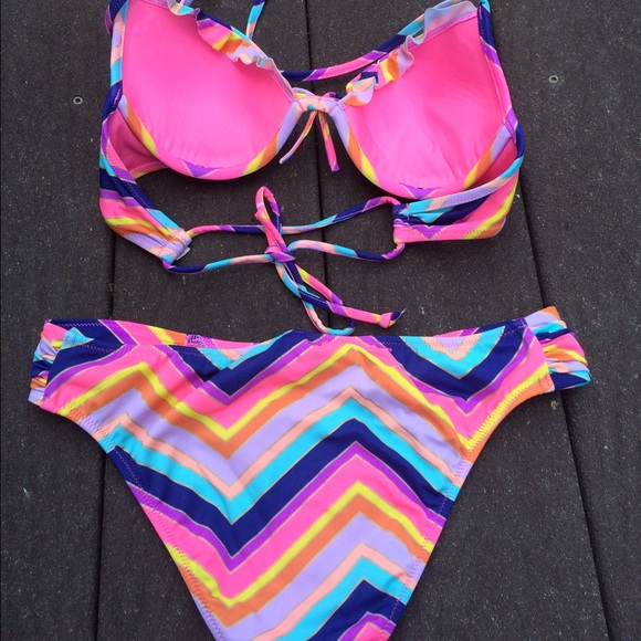 32B VS Chevron Swim Set - Picture 4 of 5