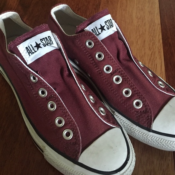 burgundy converse!!