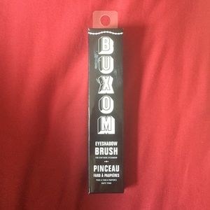 NIB BUXOM EYESHADOW BRUSH