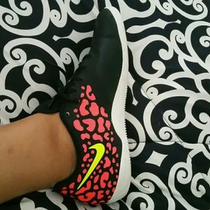 EUC women's size 9 shoe.